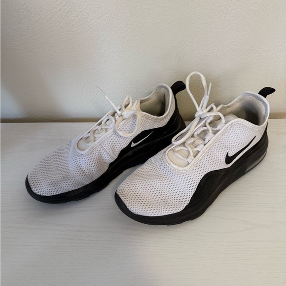 Nike Women's Air Max Motion 2 Womens Size 11 - Picture 1 of 5